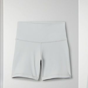Aritzia TNAlife Atmosphere 5” bike shorts